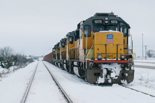 火车在雪中